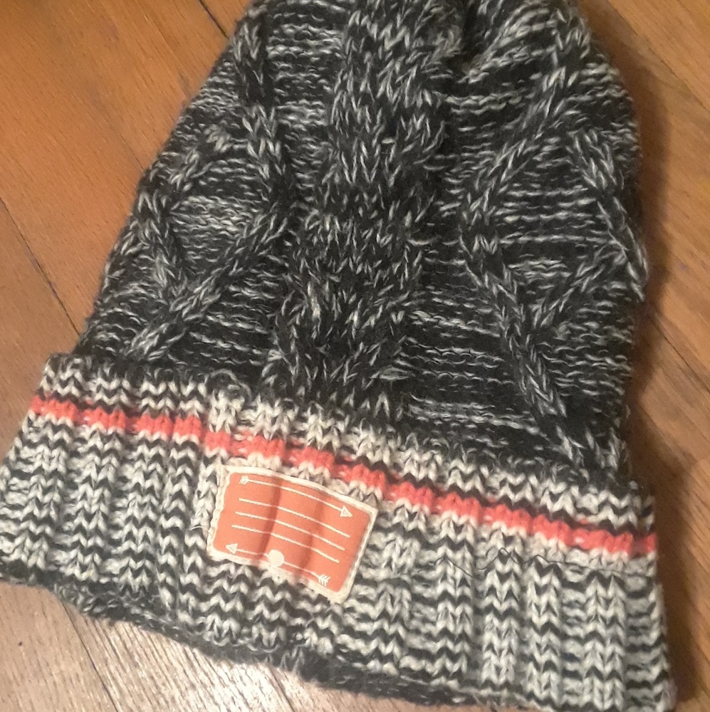 Arrows  knitted slouch beanie toboggan